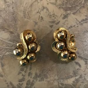 VINTAGE EARRINGS